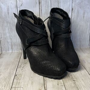 Guess High Heels Womens 7 M Strap Stiletto Side Zips Black Snake Print Leather